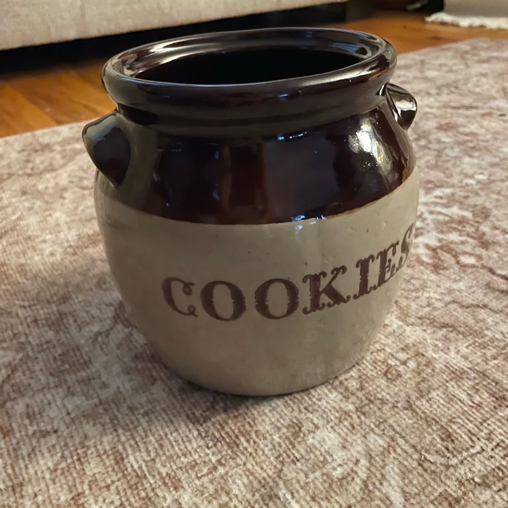 Vintage Brown and Cream Cookie Jar - Classic Kitchen Storage